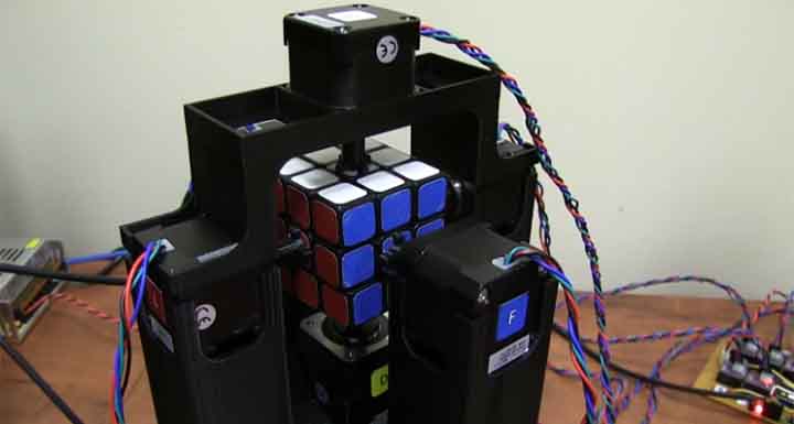 robot plus rapide au monde rubik's cube